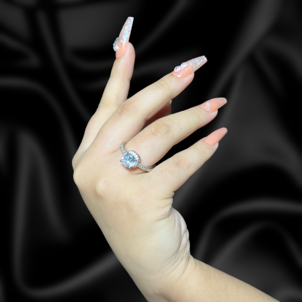 Silver Elegance: Zircon White Stone Ring